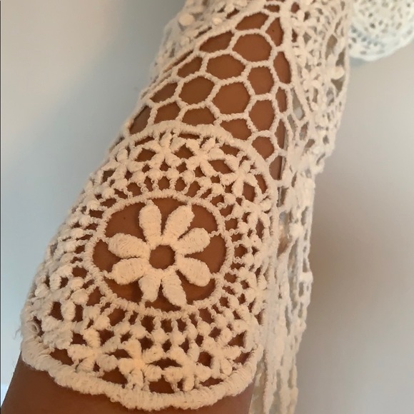 WHITE CROCHET BELL SLEEVE CROP TOP - Picture 7 of 8